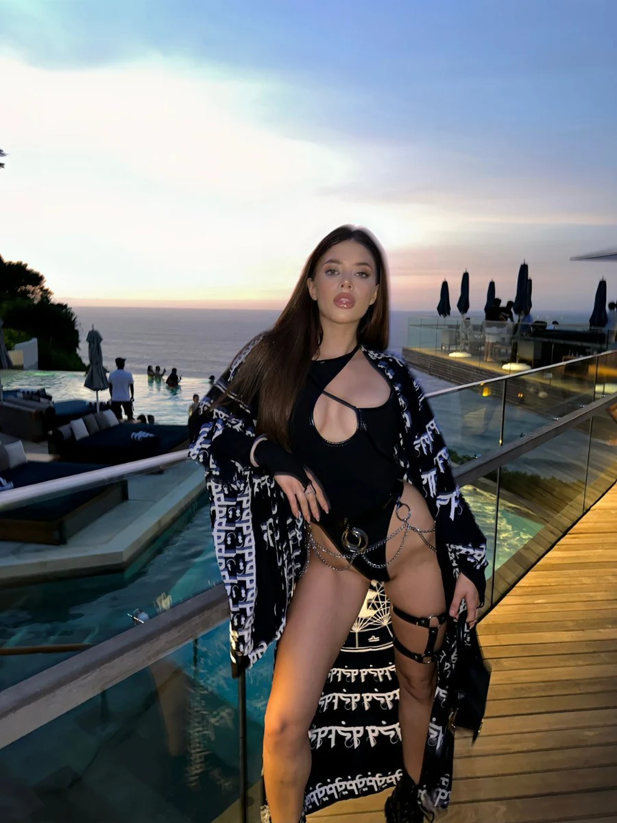Эллис escort in Voronezh