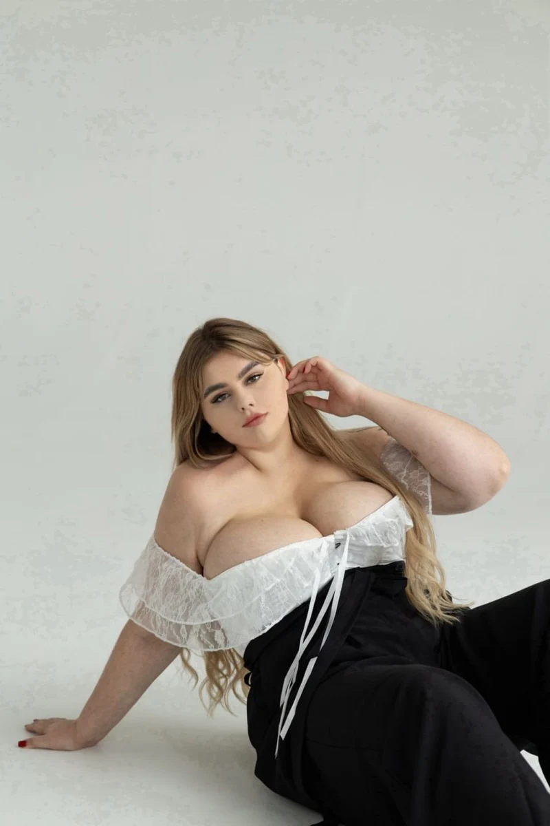 Марианна escort in Voronezh